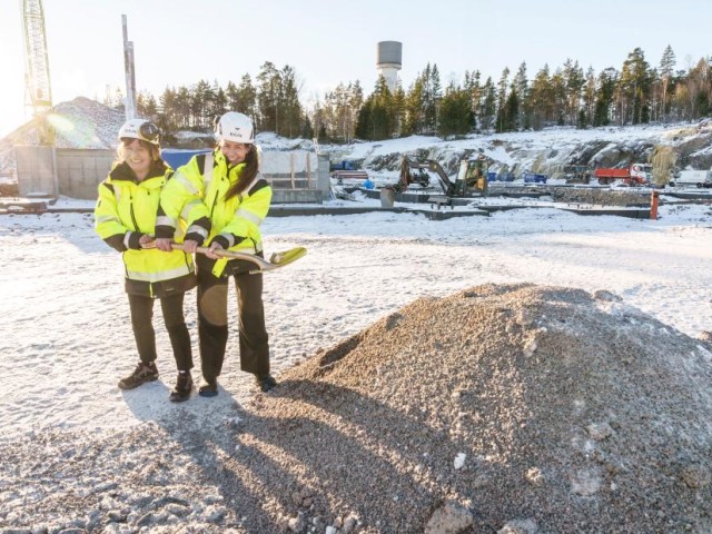 cyclife-inauguration-construction-installation-traitement-metaux-par-estelle-desroches-dg-groupe-cyclife-et-delphine-servot-dg-cyclife-sweden.jpg